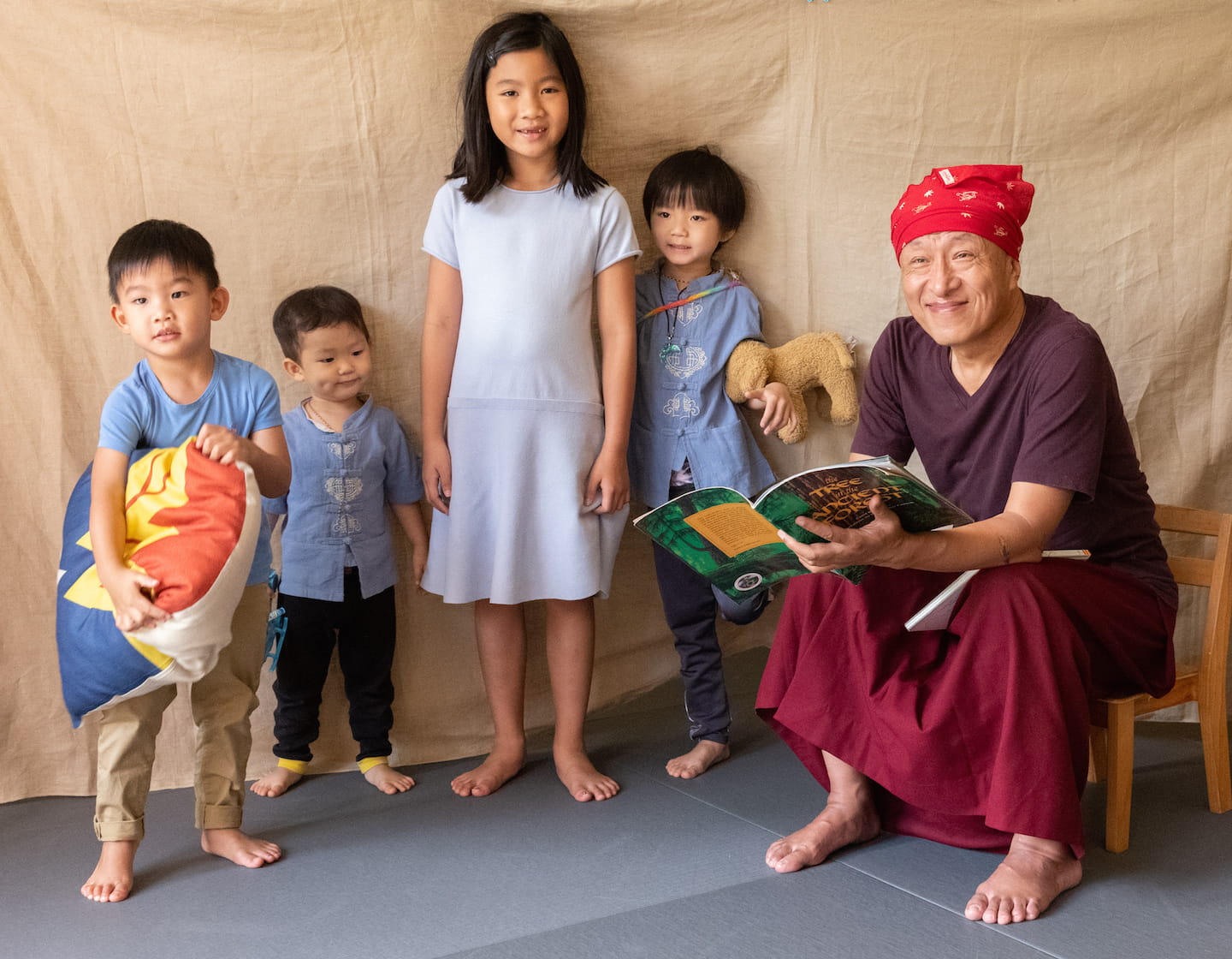 教師はすべての答えを持っているわけではありませんが、子供たちはすべての答えを持っているかもしれないバイリンガル仏教幼稚園です。