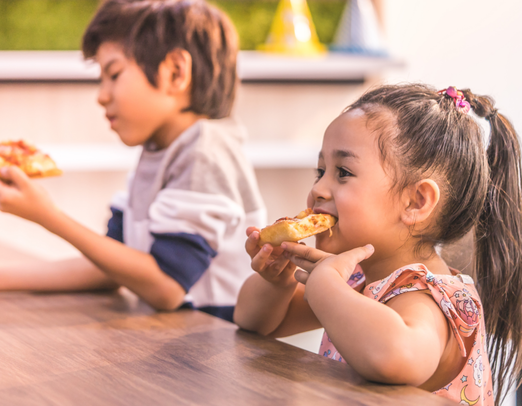 香港の子供が無料で食事できるレストラン: ビュッフェとブランチのお得な情報